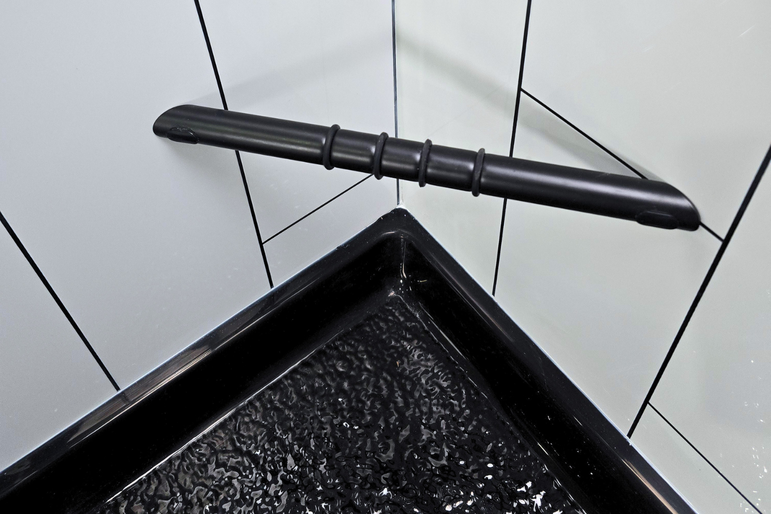 Othello matte black footrest